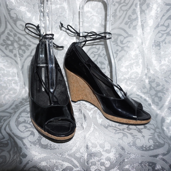 Donald J. Pliner Shoes - Donald Pliner black patent leather shoes ankle tie